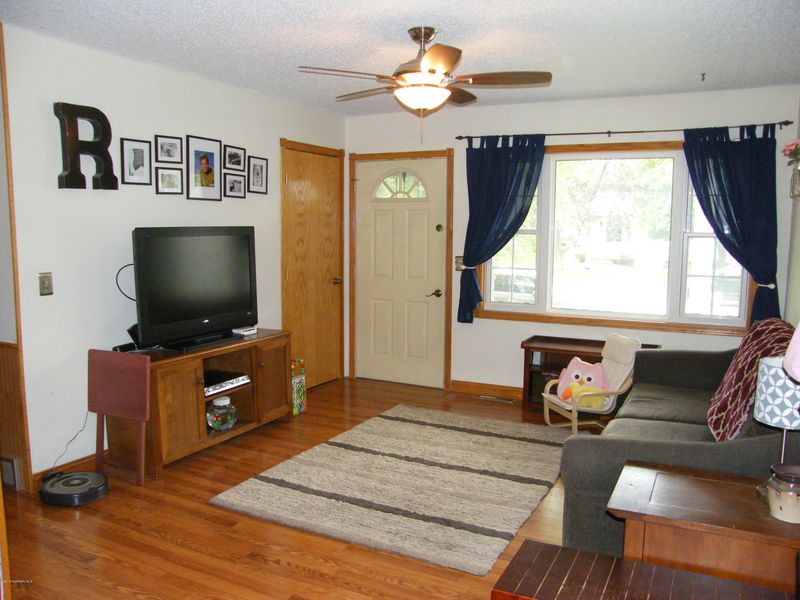 918 Crocker Ave S, Thief River Falls, MN 56701