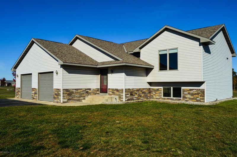 931 Rodeo Dr NW, Bemidji, MN 56601