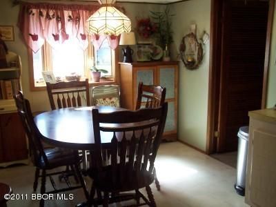 609 4th St, Roseau, MN 56751