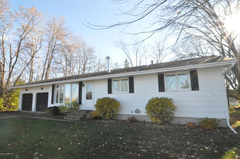 606 Elk St NW, Warroad, MN 56763