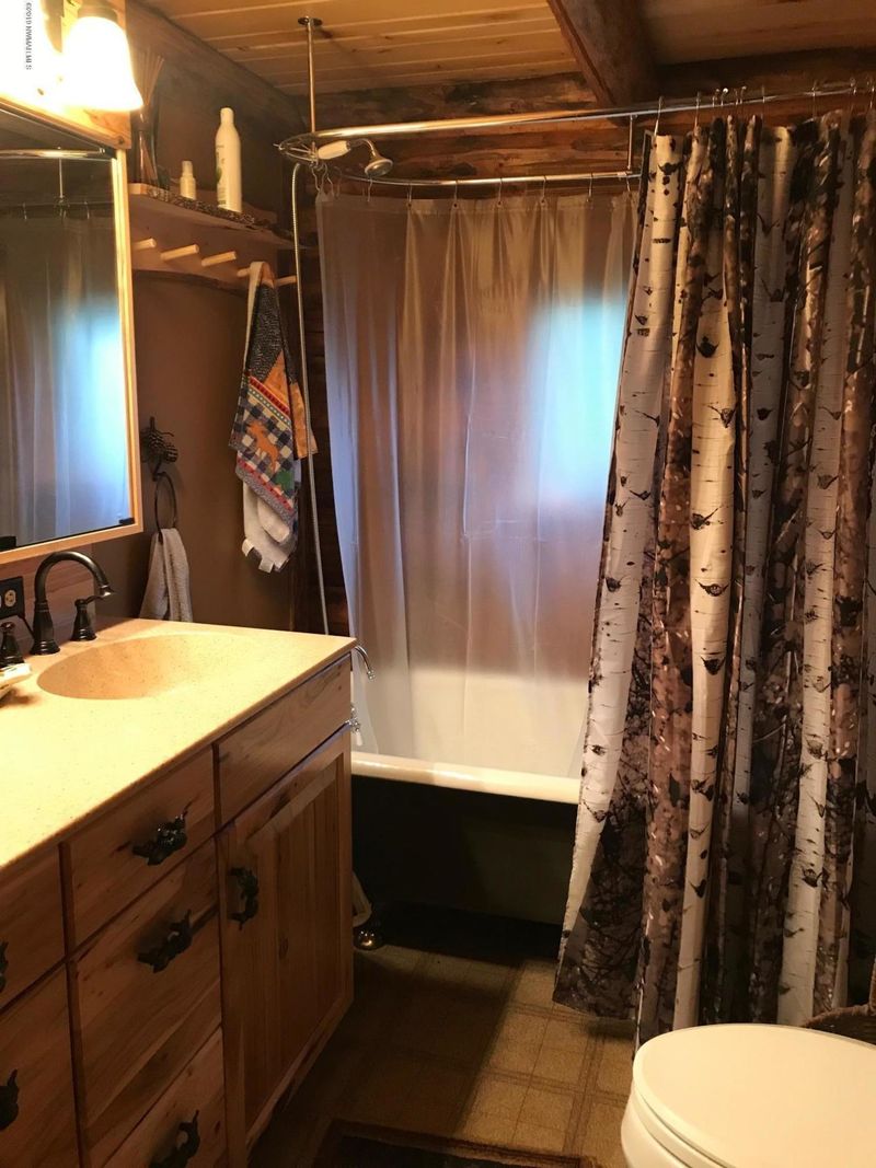2123 Shannon Ln SE, Bemidji, MN 56601