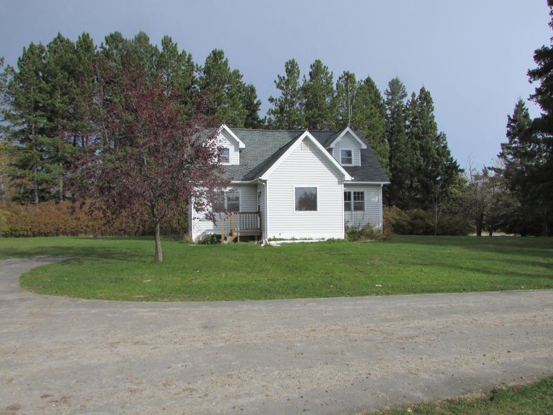 327 38th Ave NW, Baudette, MN 56623