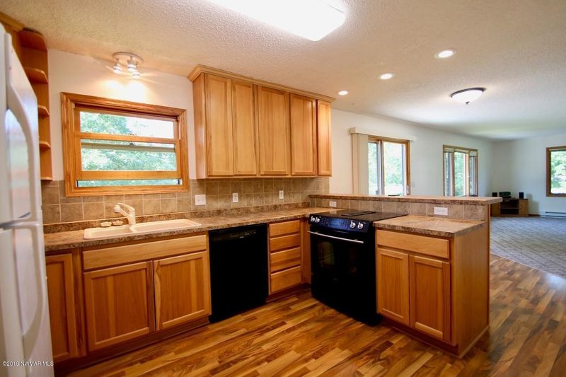 203 Pine Grove St SW, Bemidji, MN 56601