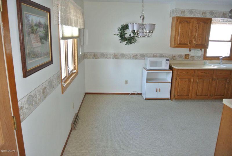 422 E Ross St, Warren, MN 56762
