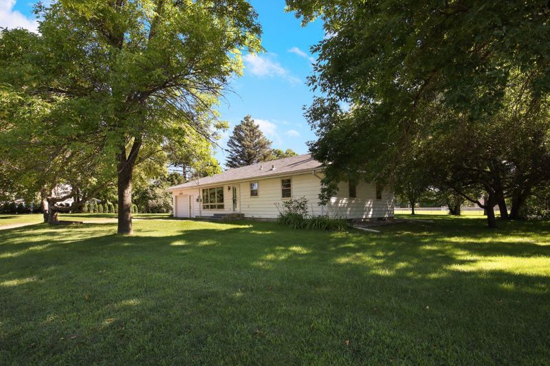 8371 Victoria Dr, Victoria, MN 55386