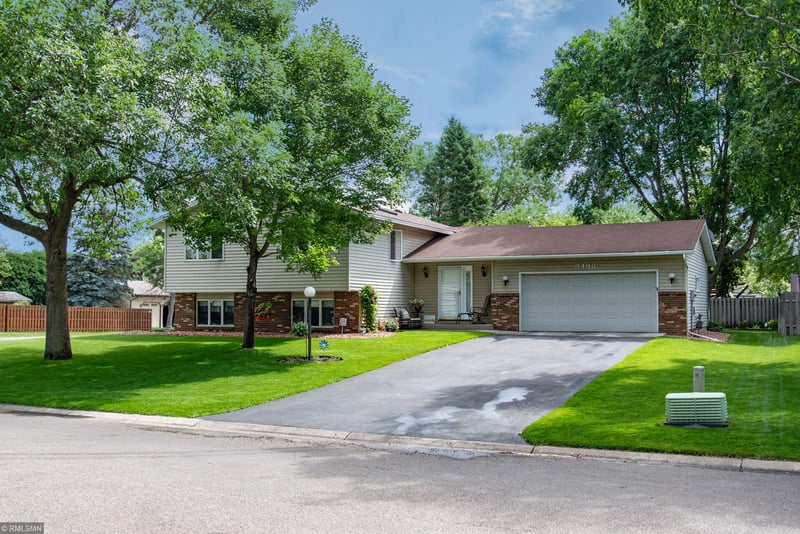 3498 English St, Vadnais Heights, MN 55110