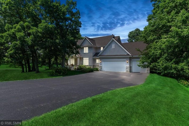 11 Hillcrest Dr, Dellwood, MN 55110