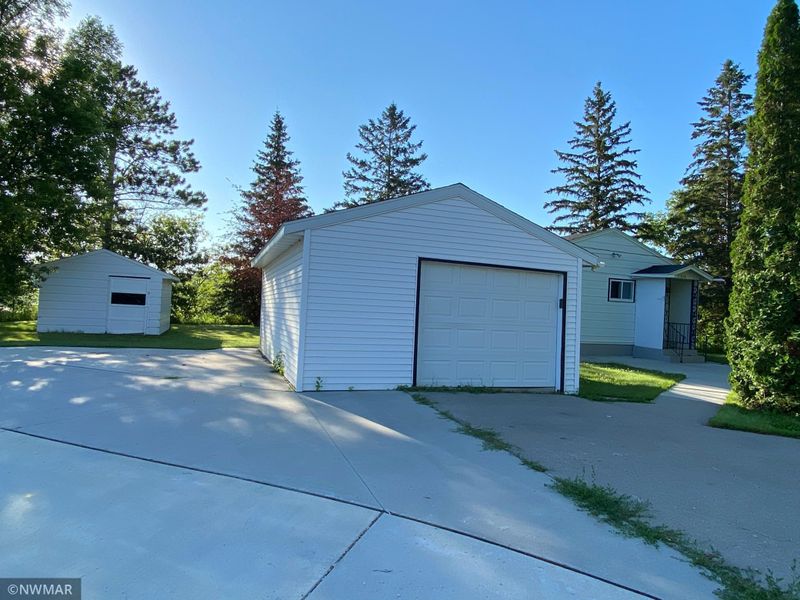 216 International Dr NE, Baudette, MN 56623