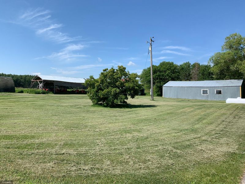 39386 215th St, Roseau, MN 56751
