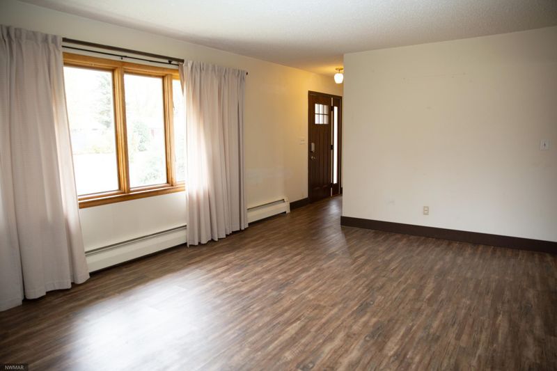 1517 Stephens Dr, Crookston, MN 56716