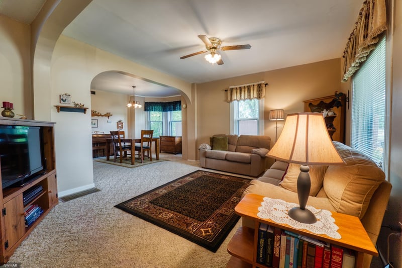 305 4th St SE, Hallock, MN 56728
