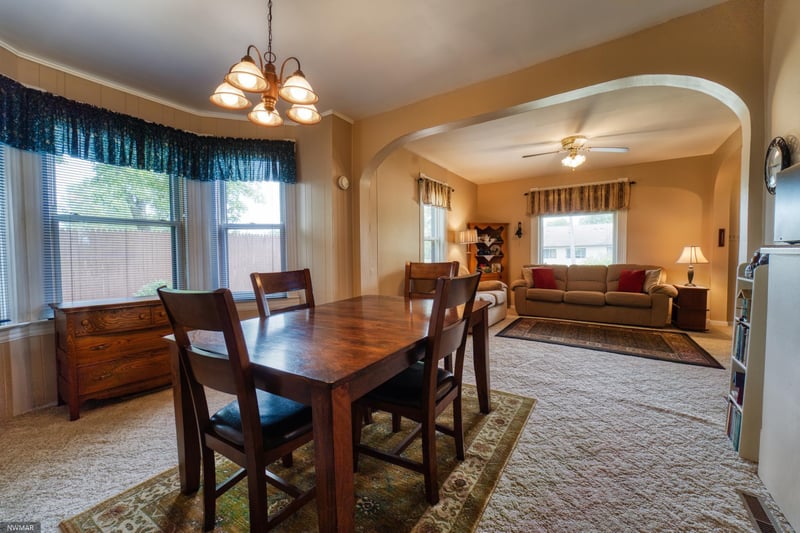 305 4th St SE, Hallock, MN 56728