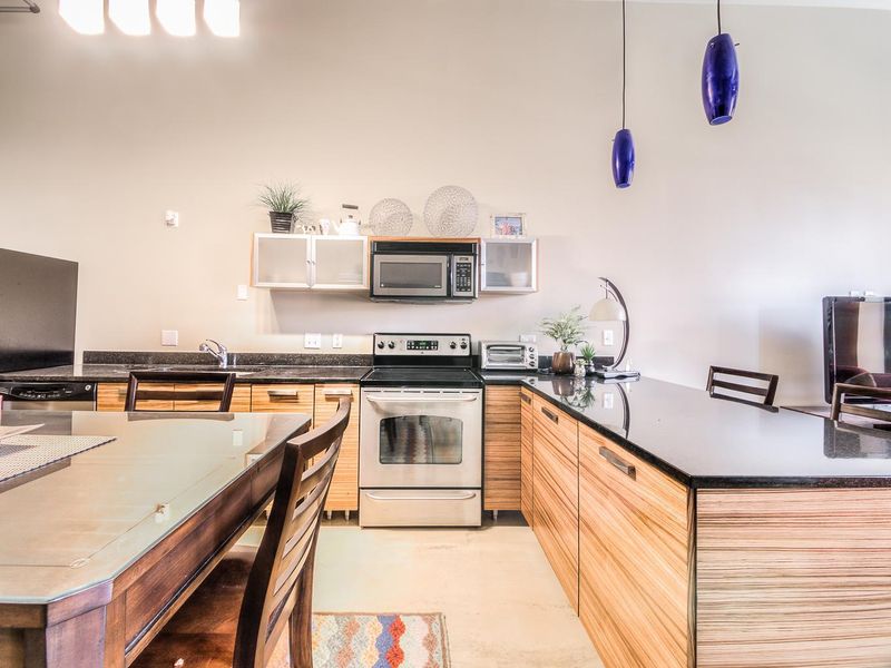 350 Saint Peter St #412, Saint Paul, MN 55102