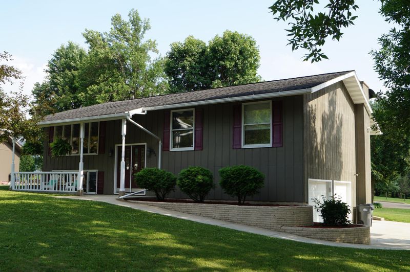 302 6th St NW, Adams, MN 55909