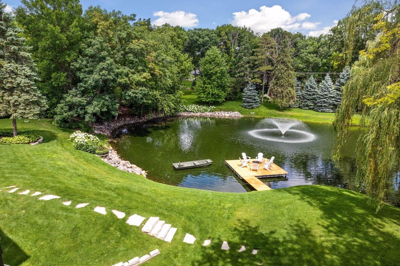 6400 Parkwood Rd, Edina, MN 55436