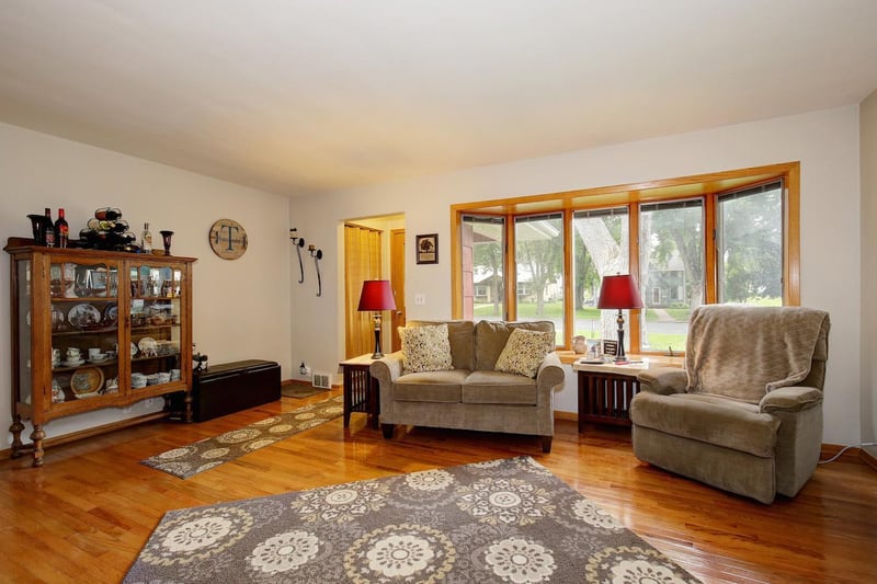 272 2nd St N, Bayport, MN 55003