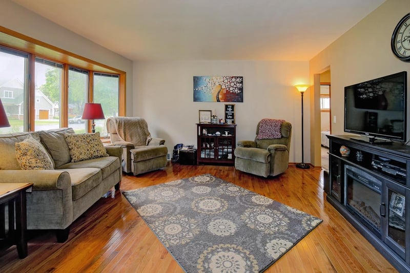 272 2nd St N, Bayport, MN 55003