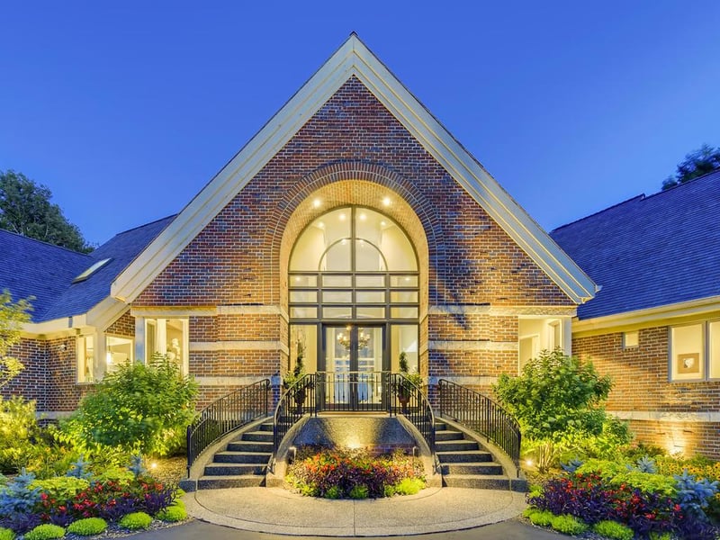 9980 Deerbrook Dr, Chanhassen, MN 55317