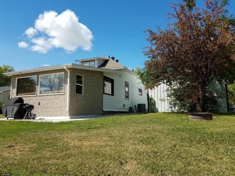 512 1st Ave SE, Baudette, MN 56623