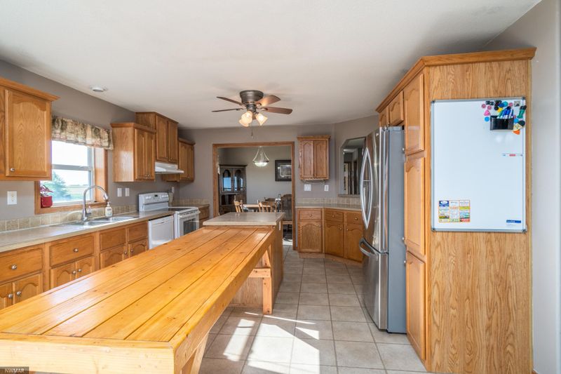 39128 150th St NW, Warren, MN 56762