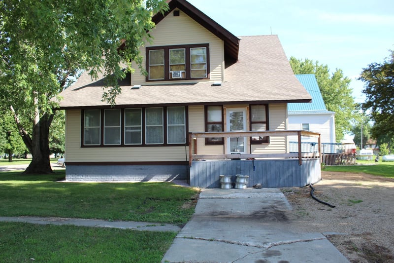 221 Central Ave, Kenneth, MN 56147