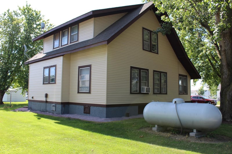221 Central Ave, Kenneth, MN 56147