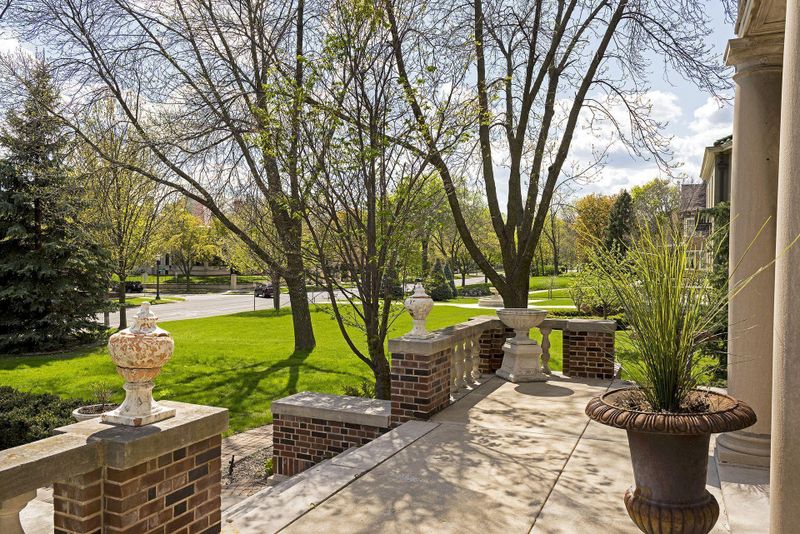 965 Summit Ave, Saint Paul, MN 55105