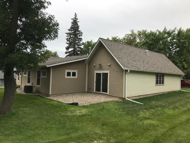 1943 Norway Ave, Windom, MN 56101