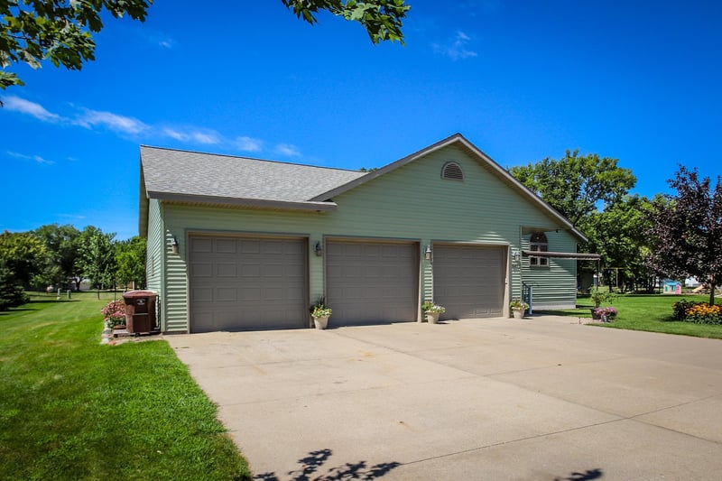 341 Circle Dr, New Munich, MN 56356