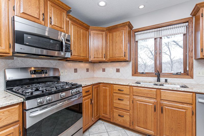 931 Baird Ln NE, Rochester, MN 55906