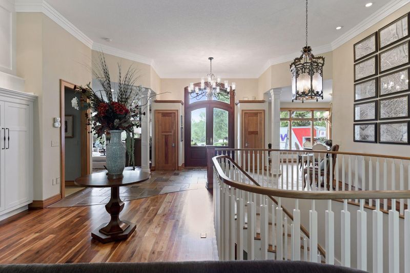 55 Clay Cliffe Dr, Excelsior, MN 55331