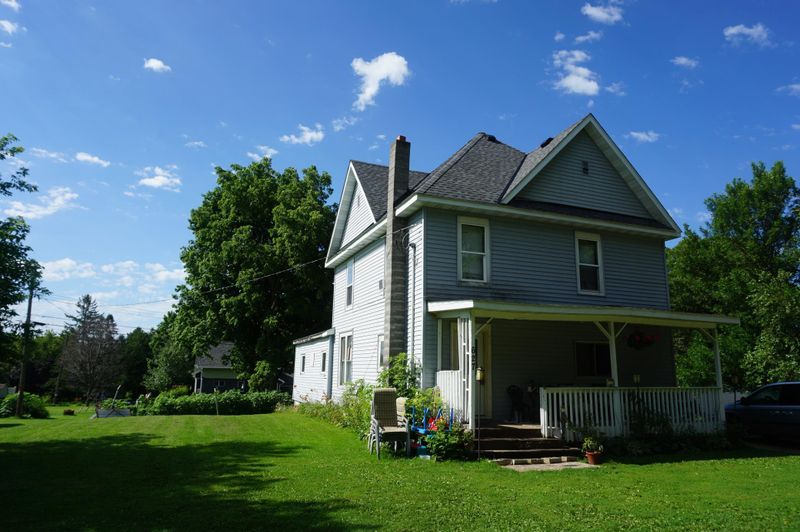 627 W Kinne St, Ellsworth, WI 54011