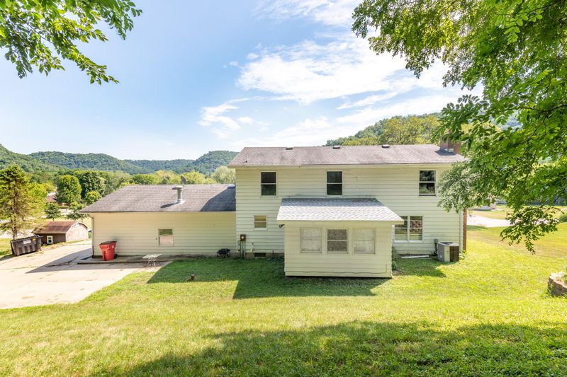 104 Sunnyside Ln, Winona, MN 55987