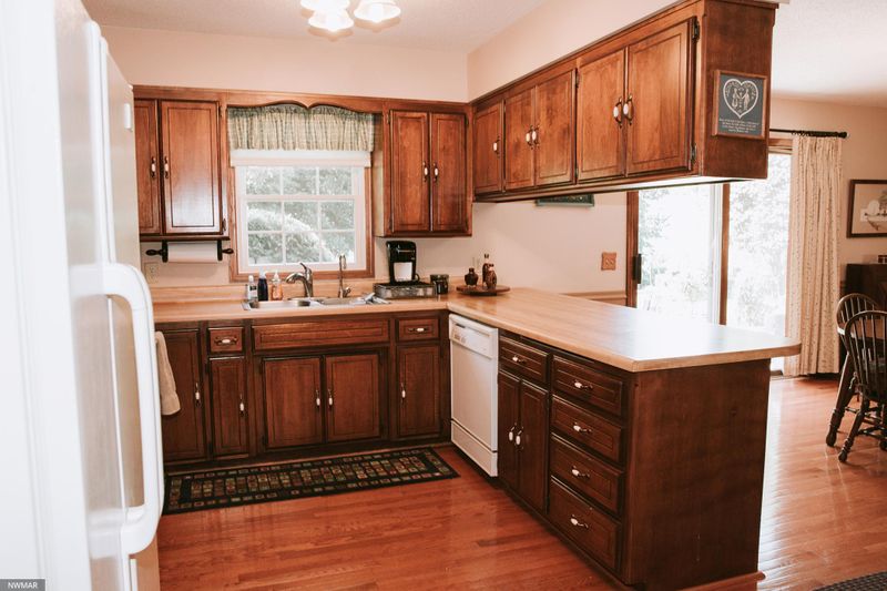 411 Golf Ter, Crookston, MN 56716
