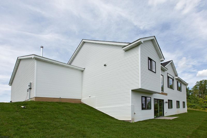 31515 Marvin Ave, Lindstrom, MN 55045