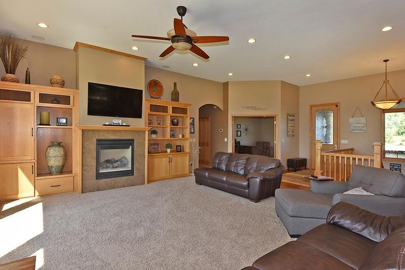 9423 Lemond Rd, Ellendale, MN 56026