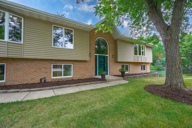 5828 Buffalo Ln, Shoreview, MN 55126