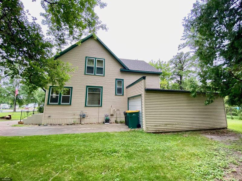 747 N Division St, Warren, MN 56762