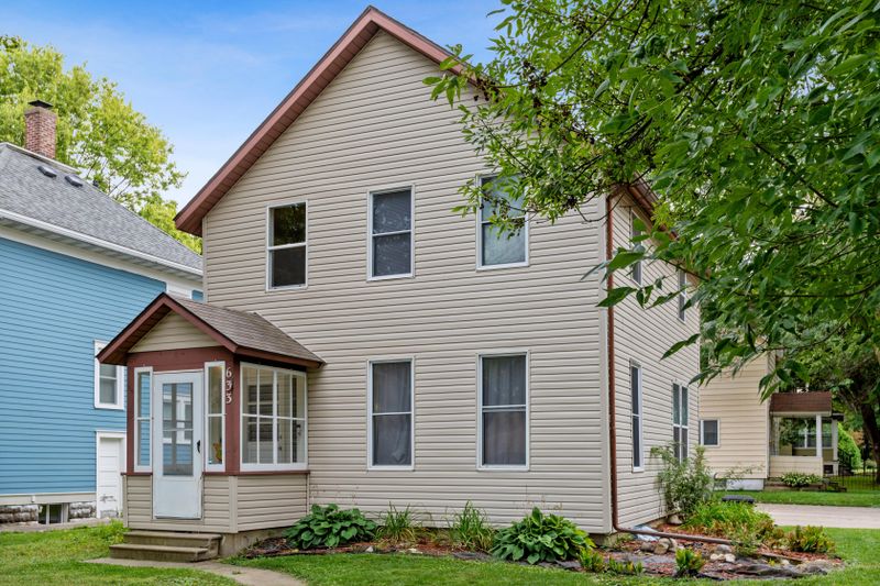 633 Division St W, Faribault, MN 55021