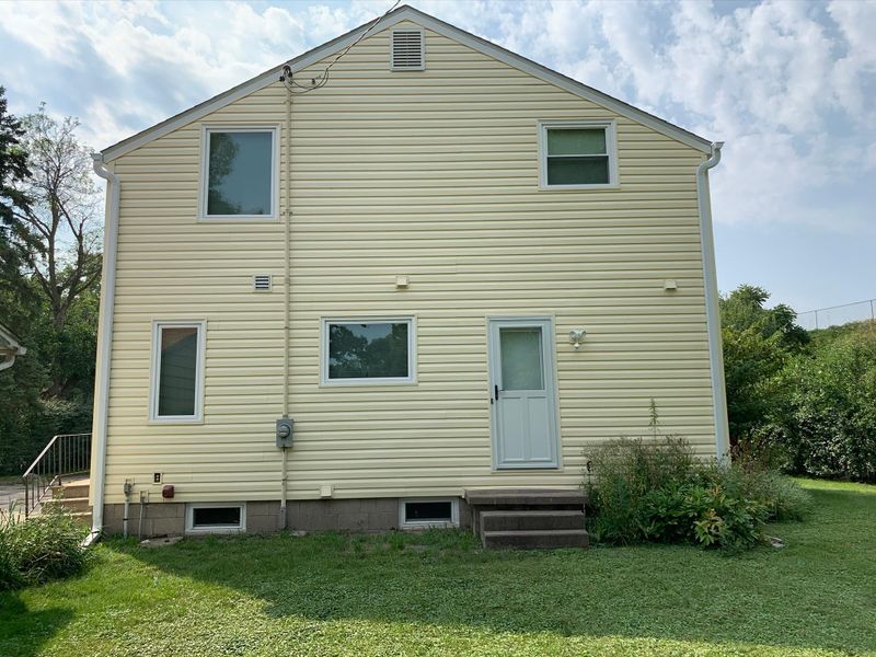 2266 Saint Croix St, Roseville, MN 55113