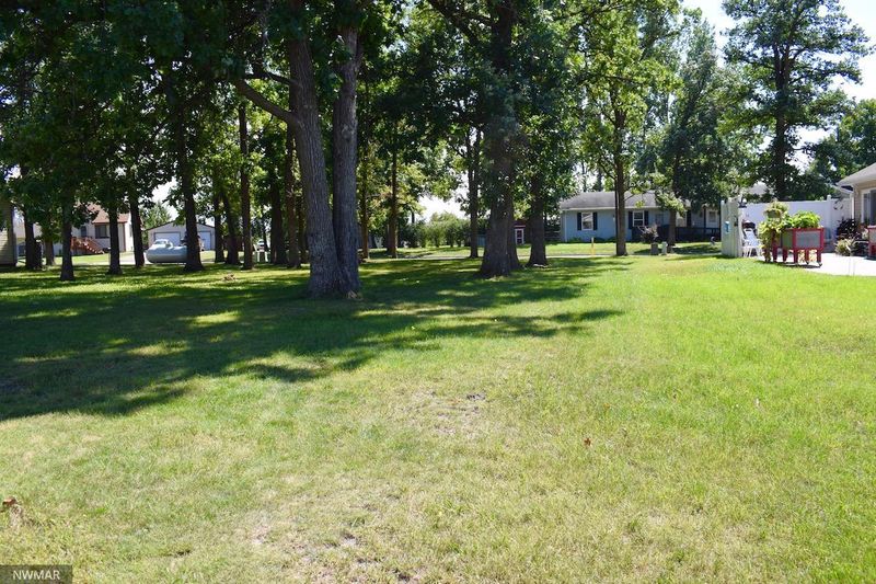 611 Cherry Rd, Thief River Falls, MN 56701