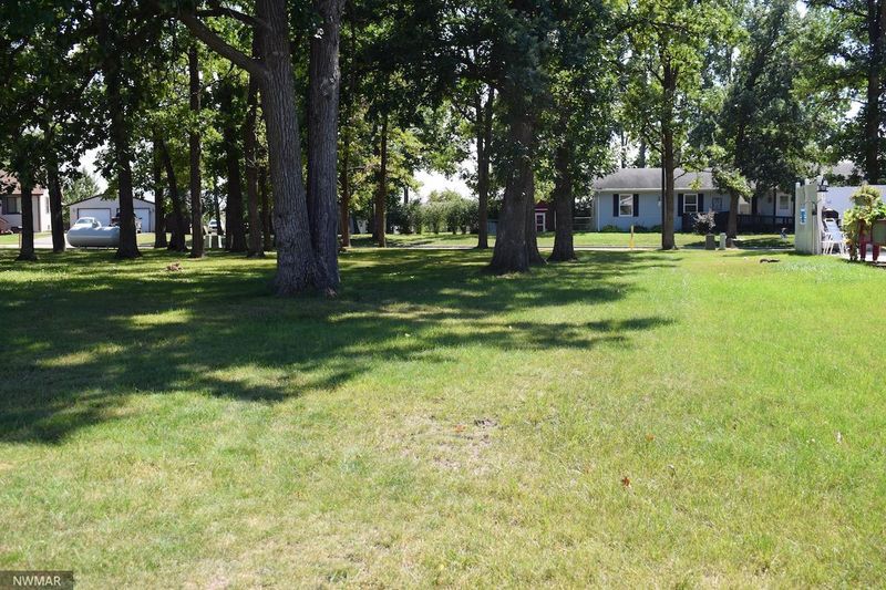 611 Cherry Rd, Thief River Falls, MN 56701