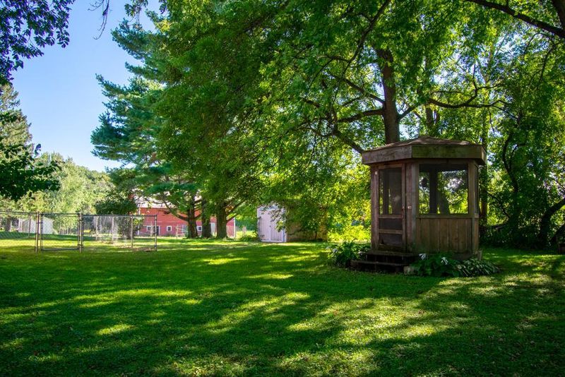 135 Center St S, Utica, MN 55979