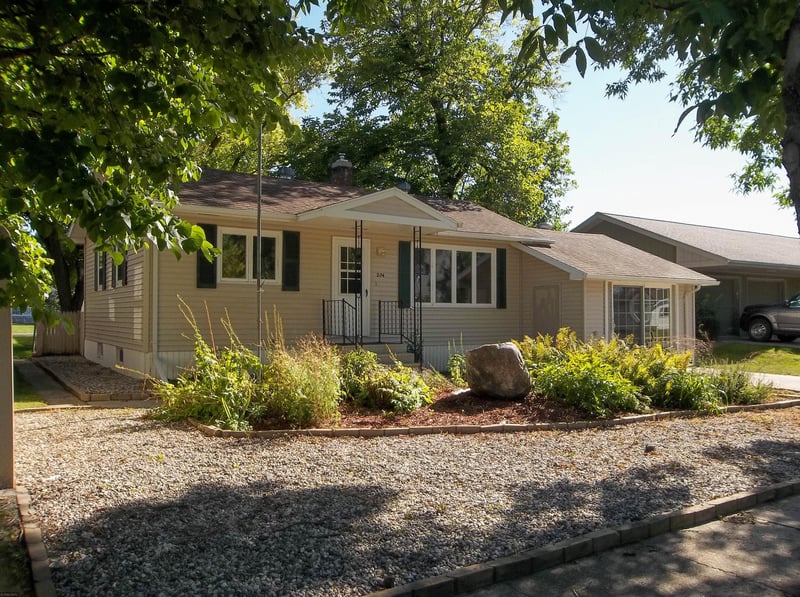 204 W 2nd St, Argyle, MN 56713