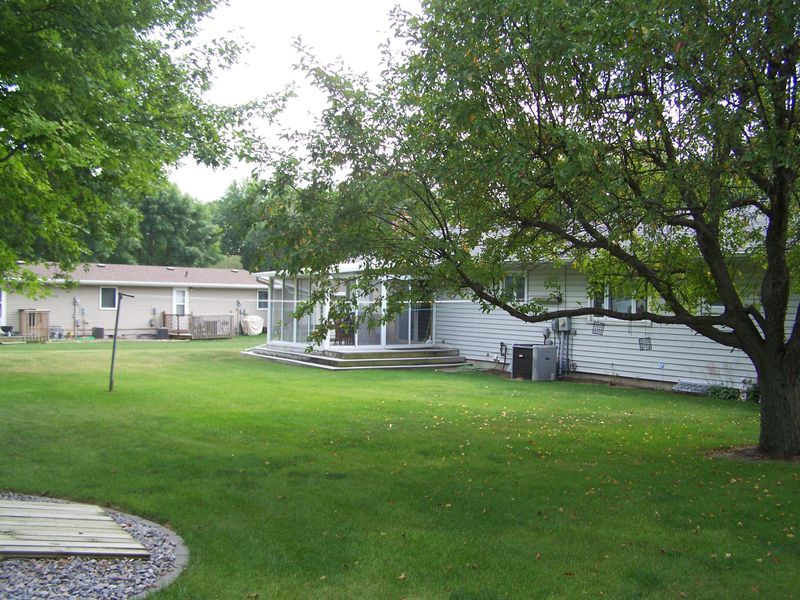 105 Driftwood Dr, Redwood Falls, MN 56283