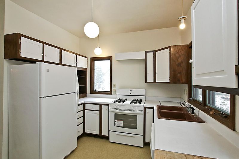 411 E 5th St, Litchfield, MN 55355