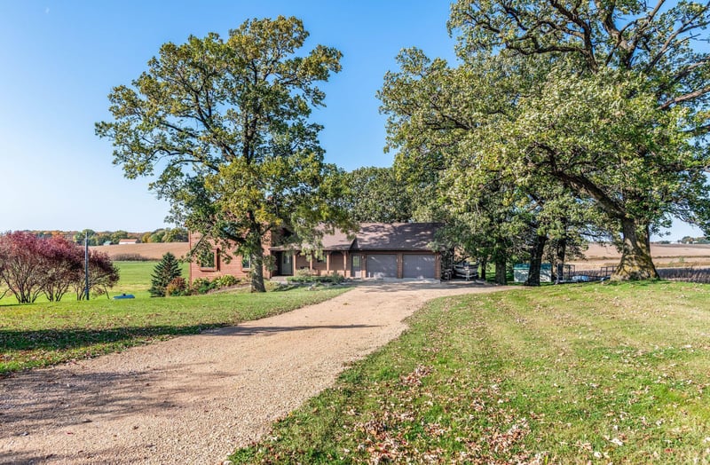 13720 County Road 31, Hamburg, MN 55339