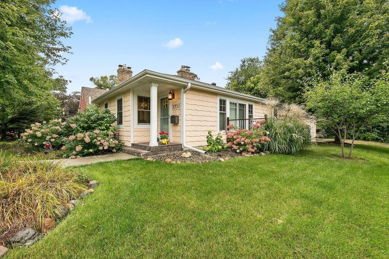 5700 Drew Ave S, Edina, MN 55410