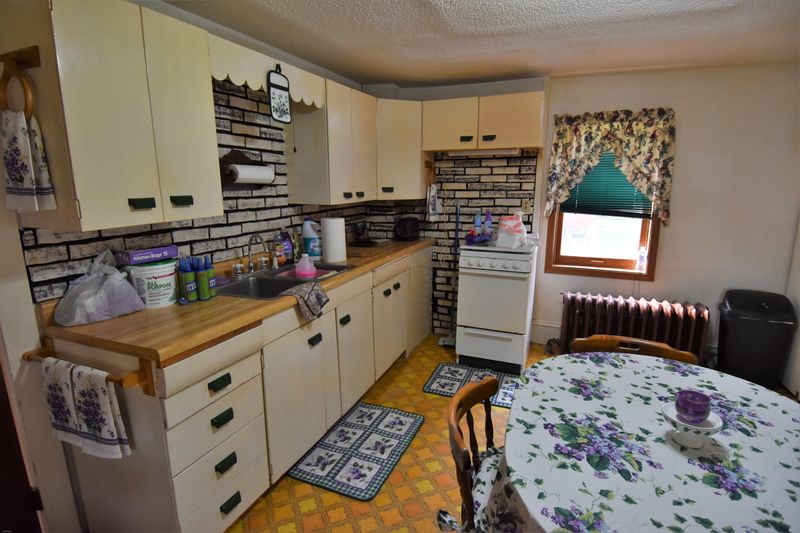 212 W Park Ave, Warren, MN 56762