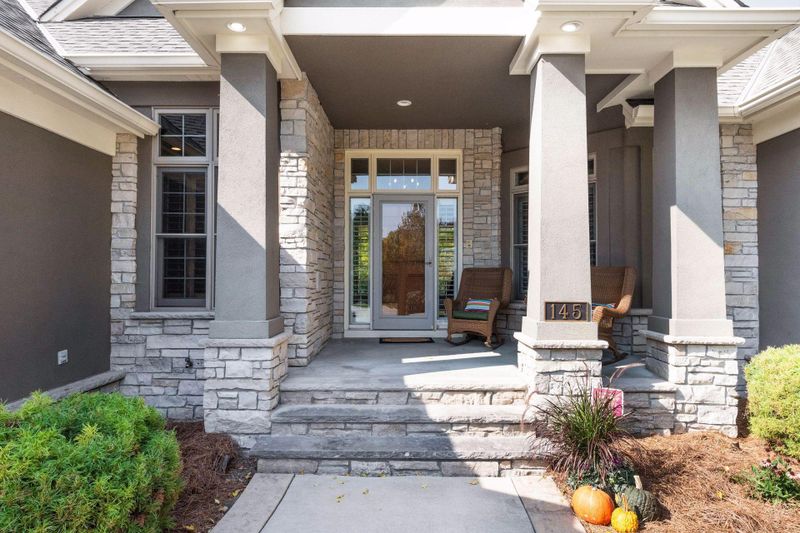 145 Whitegate Ln, Wayzata, MN 55391